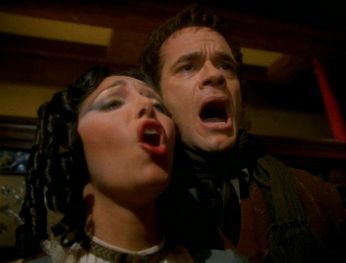 Der Doktor und Giuseppina Pentangeli singen eine Oper.