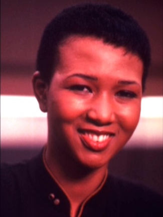 Dr. Jemison lächelt für ein Produktionsfoto…