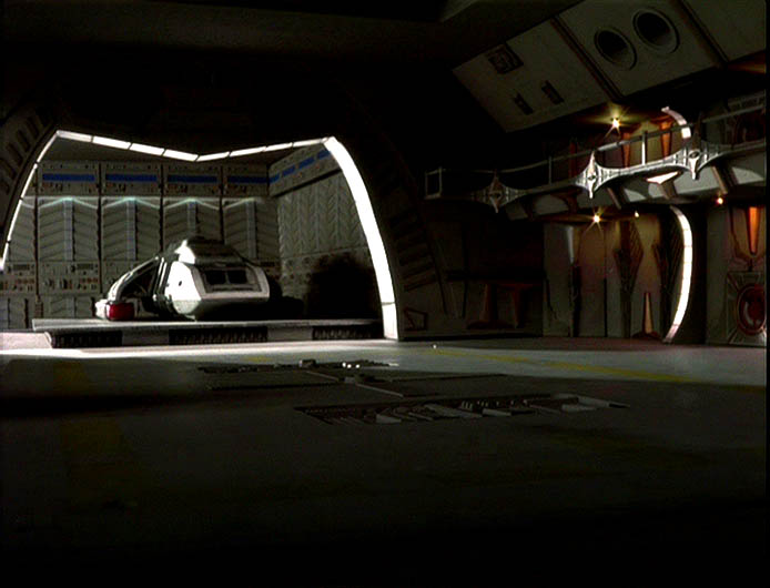 Ein Hangar von Deep Space 9.