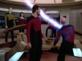 Picard wird von einer Entladung getroffen.jpg