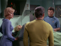McCoy informiert Kirk, dass jemand Spocks Gehirn entfernt hat.jpg