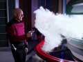 Picard merkt die Auswirkungen von dem temporalen Fragment.jpg