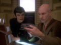 T'Paal sagt Picard, dass die Angelegenheit nur die Vulkanier etwas angehe.jpg