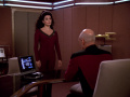 Troi sagt Picard, dass er mit ihr über das Erlebte reden könne.jpg