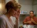 Janeway sucht nach einem Heilmittel.jpg