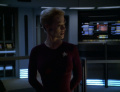 Seven of Nine offeriert Captain Janeway einen Weg die Massenvernichtungswaffe zu deaktivieren.jpg