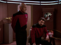 Picard warnt Riker, dass er seine Karriere für Soren riskiert.jpg