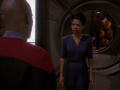 Sisko versucht Kasidy zu schützen.jpg