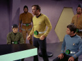 Kirk verlangt zu Spocks Gehirn gebracht zu werden.jpg
