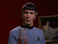 Spock wundert sich, das Betäubungsmittel nicht wirkt.jpg