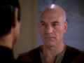 Picard erfährt von dem psionischen Resonator.jpg