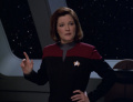Janeway erklärt den Offizieren, dass die Voyager Borgtechnologie stehlen wird.jpg