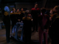 Sisko weist Crew auf Jagd nach Wechselbalg ein.jpg