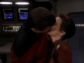 Riker küsst Kira.jpg