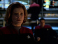 Janeway verhandelt mit einem Lokirrim.jpg